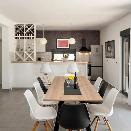 Quinta By Briskva Ubasico