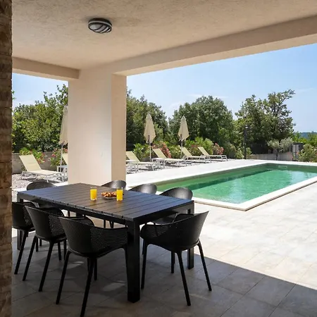 Willa Quinta By Briskva Ubasico