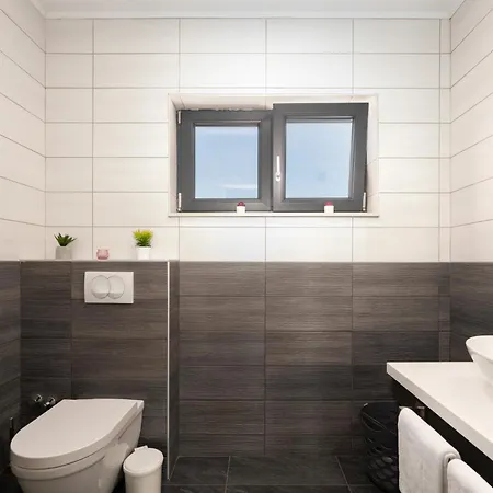 Quinta By Briskva Willa Ubasico