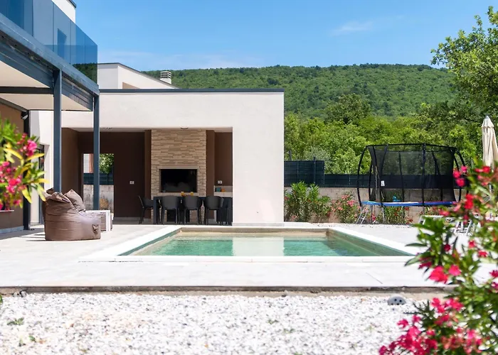 Villa Quinta By Briskva Ubasico